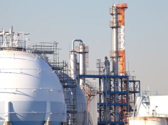 化工行业整体业绩分化加剧 头部企业表现亮眼