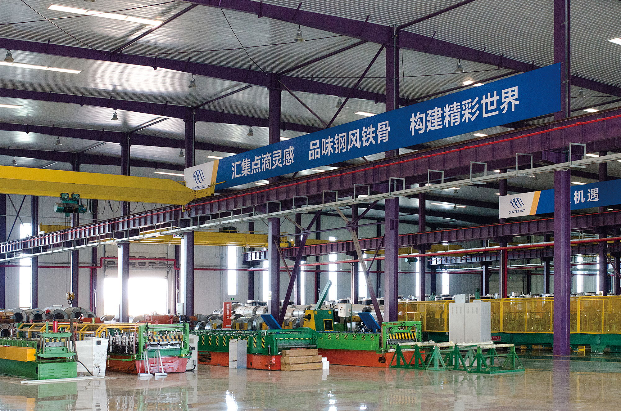 森特的金属板压型设备，可根据建筑外观设计压制出不同的板型 2.jpg