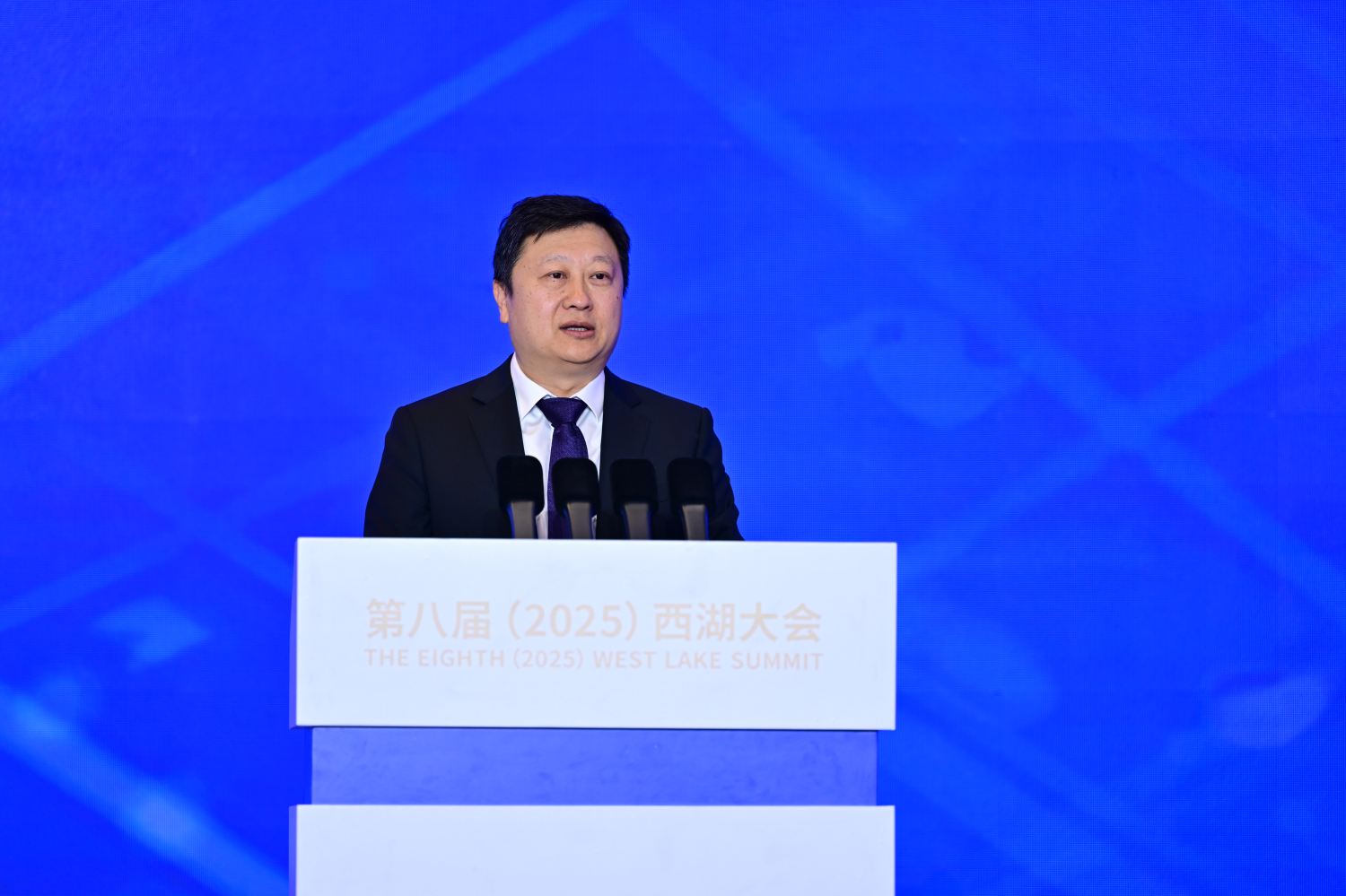 2025年5月21日，第八届（2025）西湖大会在浙江杭州举行。图为中国上市公司协会党委委员、副会长孙念瑞致辞。.jpg