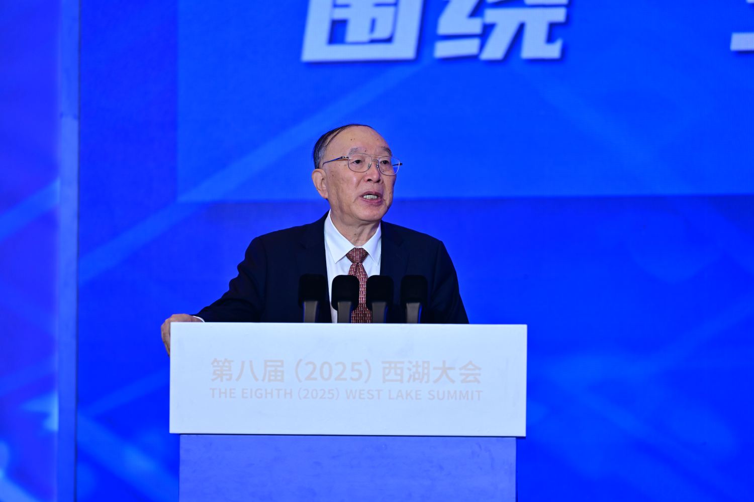 图为中国金融四十人论坛学术顾问、重庆市原市长黄奇帆作主旨演讲。.jpg
