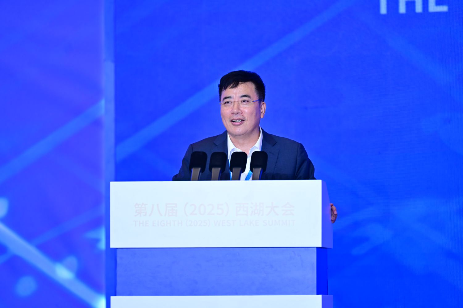 图为浙商银行股份有限公司党委书记、董事长陆建强作主旨演讲。.jpg