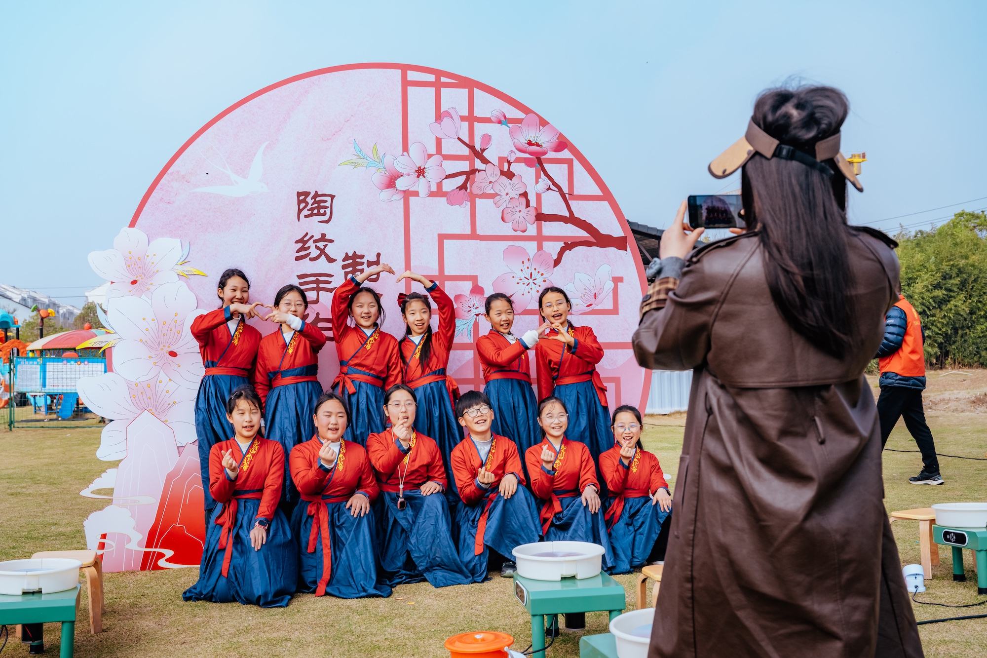 1775812740242373.jpg 娓稿鍦ㄥ眻瀹跺箔鈥滈亣瑙佽胺鏂囨槑路TAO閱夊眻瀹跺箔鈥濇椿鍔ㄧ幇鍦轰綋楠岄櫠鑹哄苟鎷嶇収鐣欏康銆傞偙娲绘憚.jpg