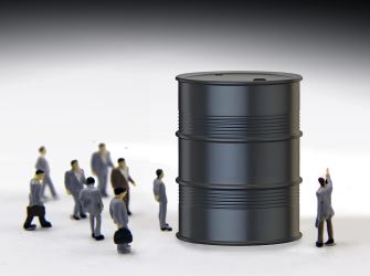 国际原油价格回落 能化商品迎弱势行情