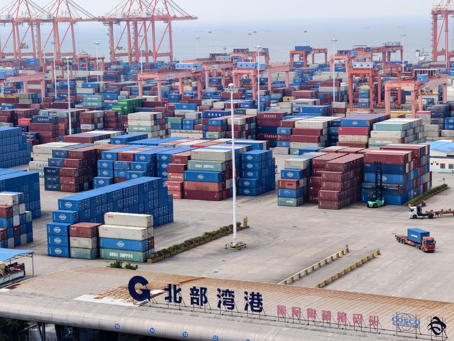 1789530527817487.jpg 广西北部湾国际集装箱码头(钦州港大榄坪南作业区集装箱码头)。.jpg