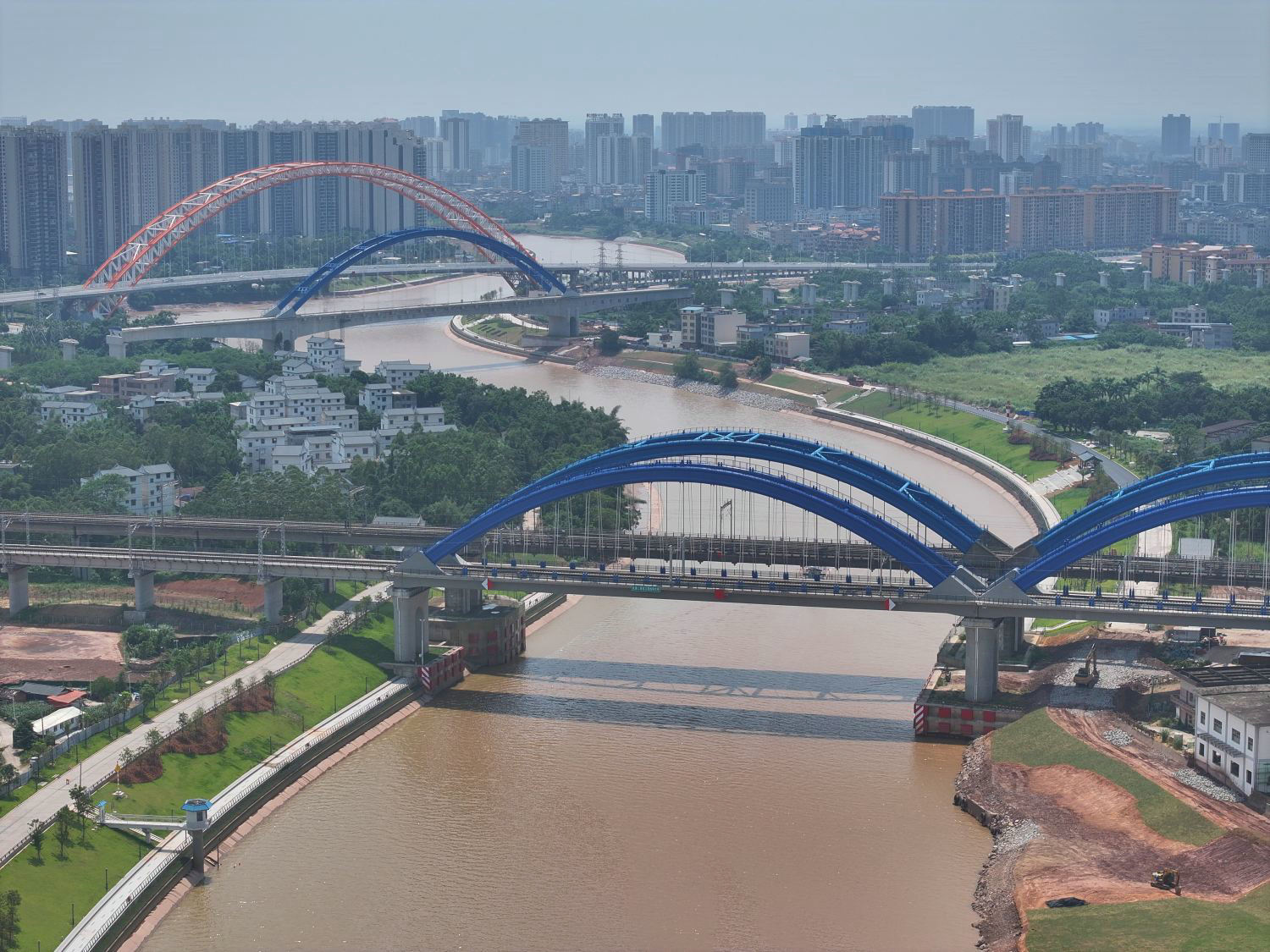 1789531303425275.jpg 图为平陆运河钦江城区段航道。.jpg