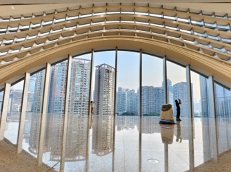焕新归来，皇岗口岸激活口岸经济新动能